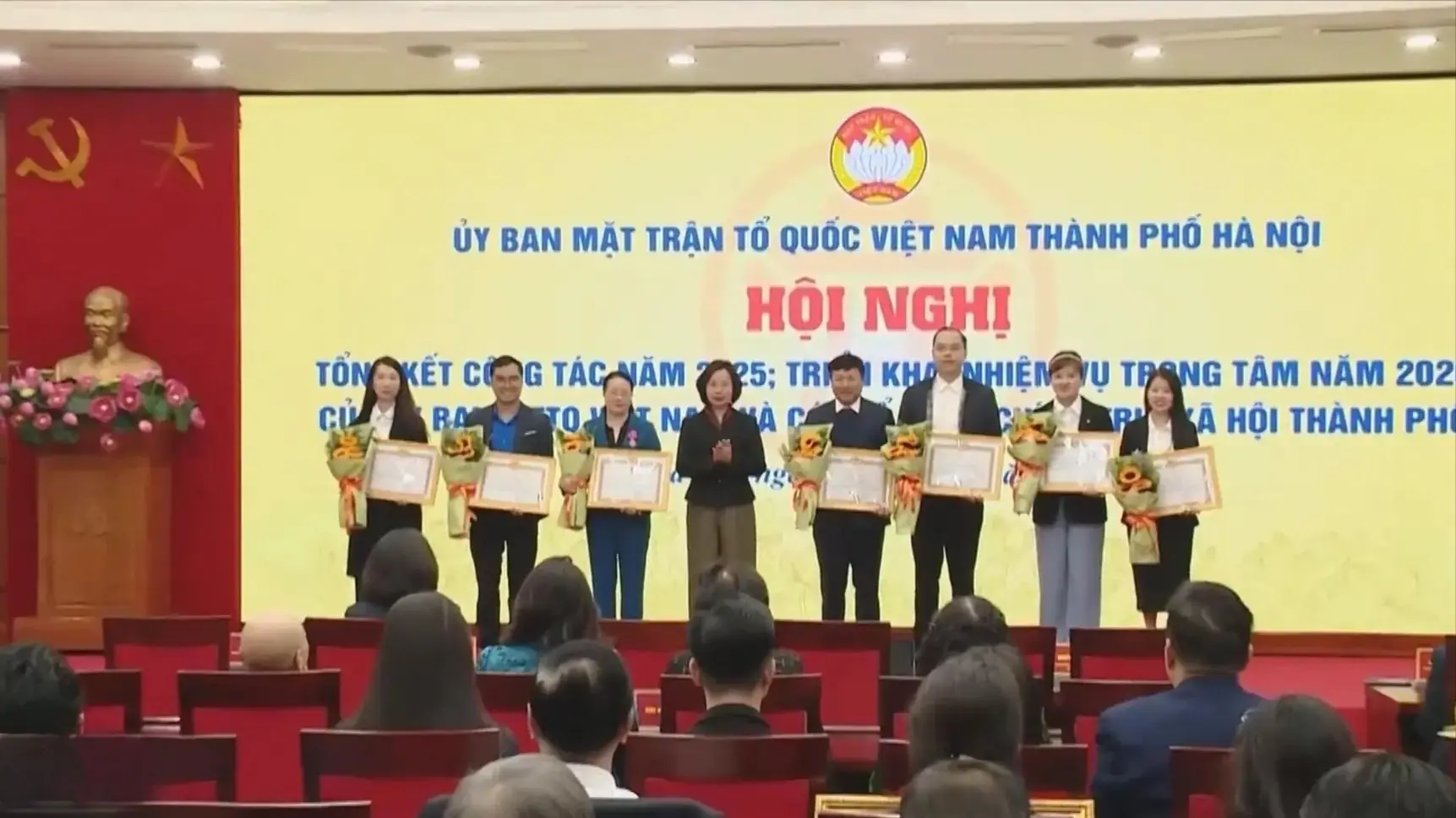 Khen thưởng tập thể, cá nhân tiêu biểu thuộc MTTQ TP Hà Nội